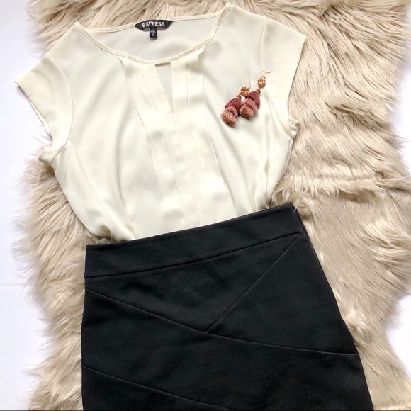 Express Tops - Express off-white key hole blouse